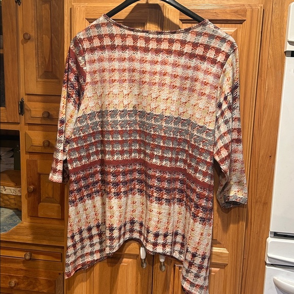 Zac and Rachel Womans 2x tunic with pretty fall flannel blend pattern. - Picture 2 of 4